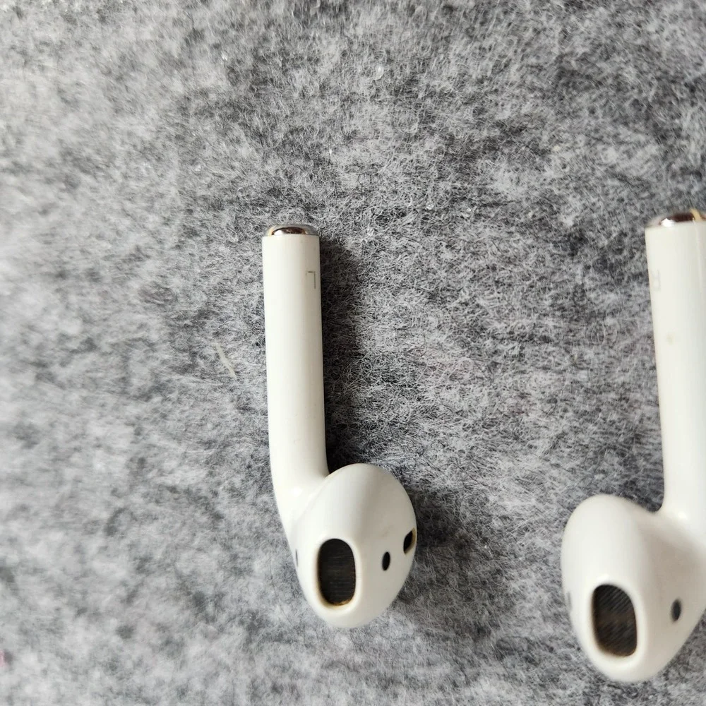 Apple AirPods 1st Gen A1722 Wireless White Replacement Left Right OEM NO CASE